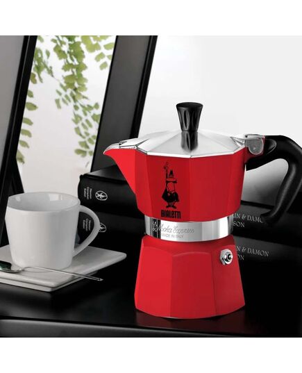 Кафеварка moka express color bialetti 6 чаши, червена