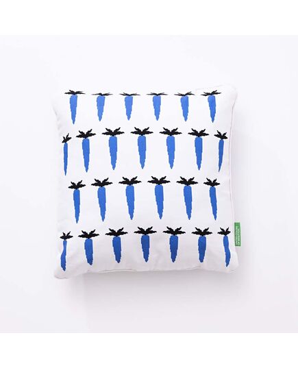 Възглавница benetton fw23 40х40 см бяла със сини моркови