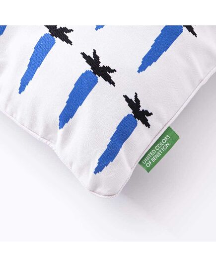Възглавница benetton fw23 40х40 см бяла със сини моркови